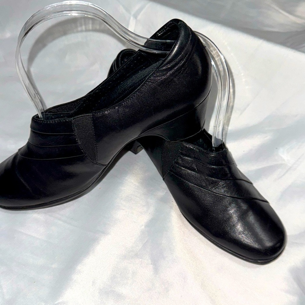 Clarks Womens Size 7.5 Partridge Loafers 2" Heel Slip On 89487 Black Lea…